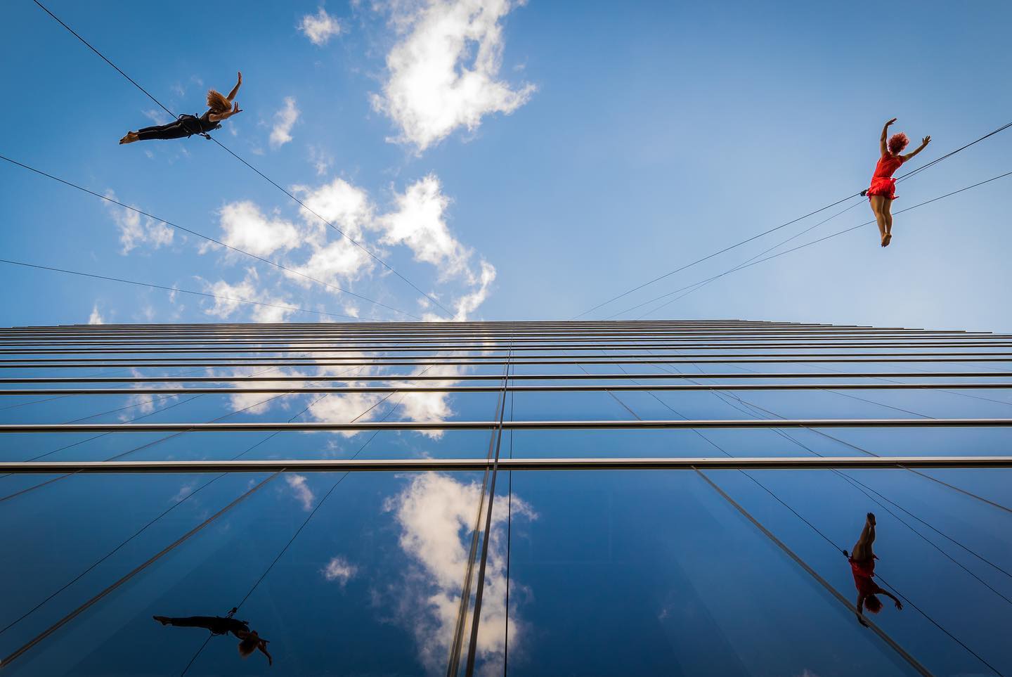 Photo of BANDALOOP dancers