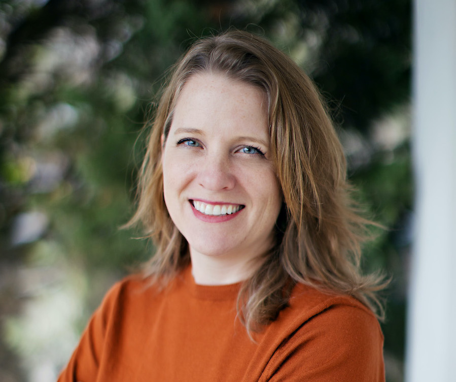 Head shot of artist Hannah Palmer